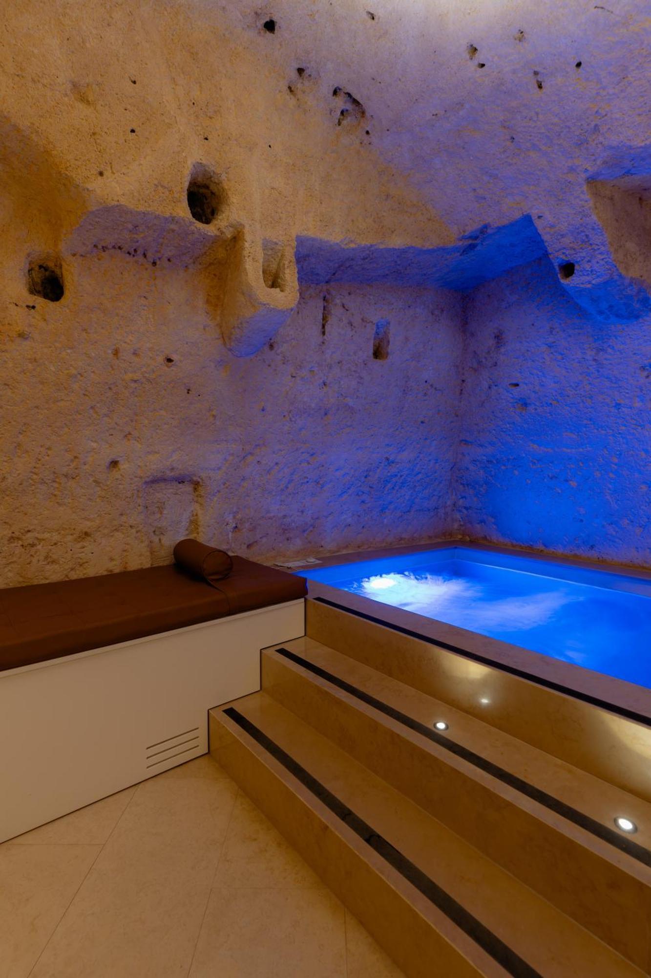 King Suite Spa Bath