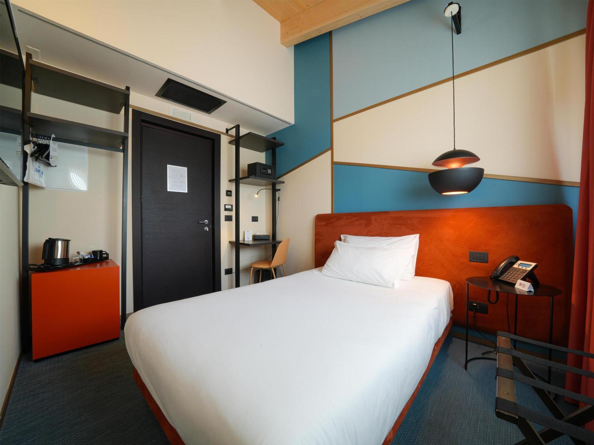 Single Room French Bed Non-Smoking
