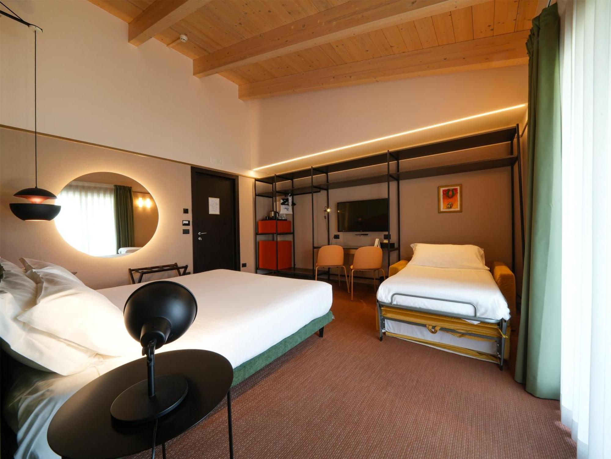 Superior Room One Queen One Single Bed Balcony Non-Smoking