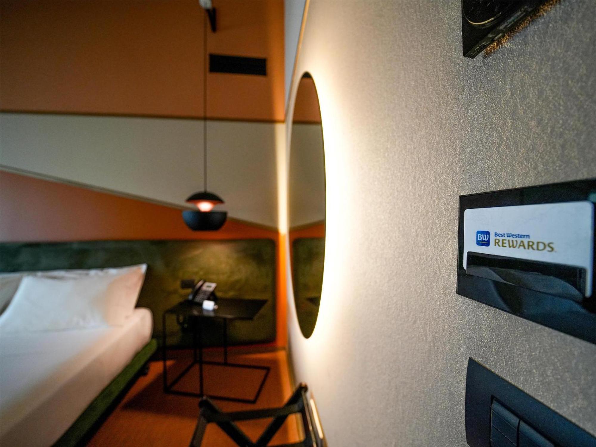 Superior Room One Queen One Single Bed Balcony Non-Smoking