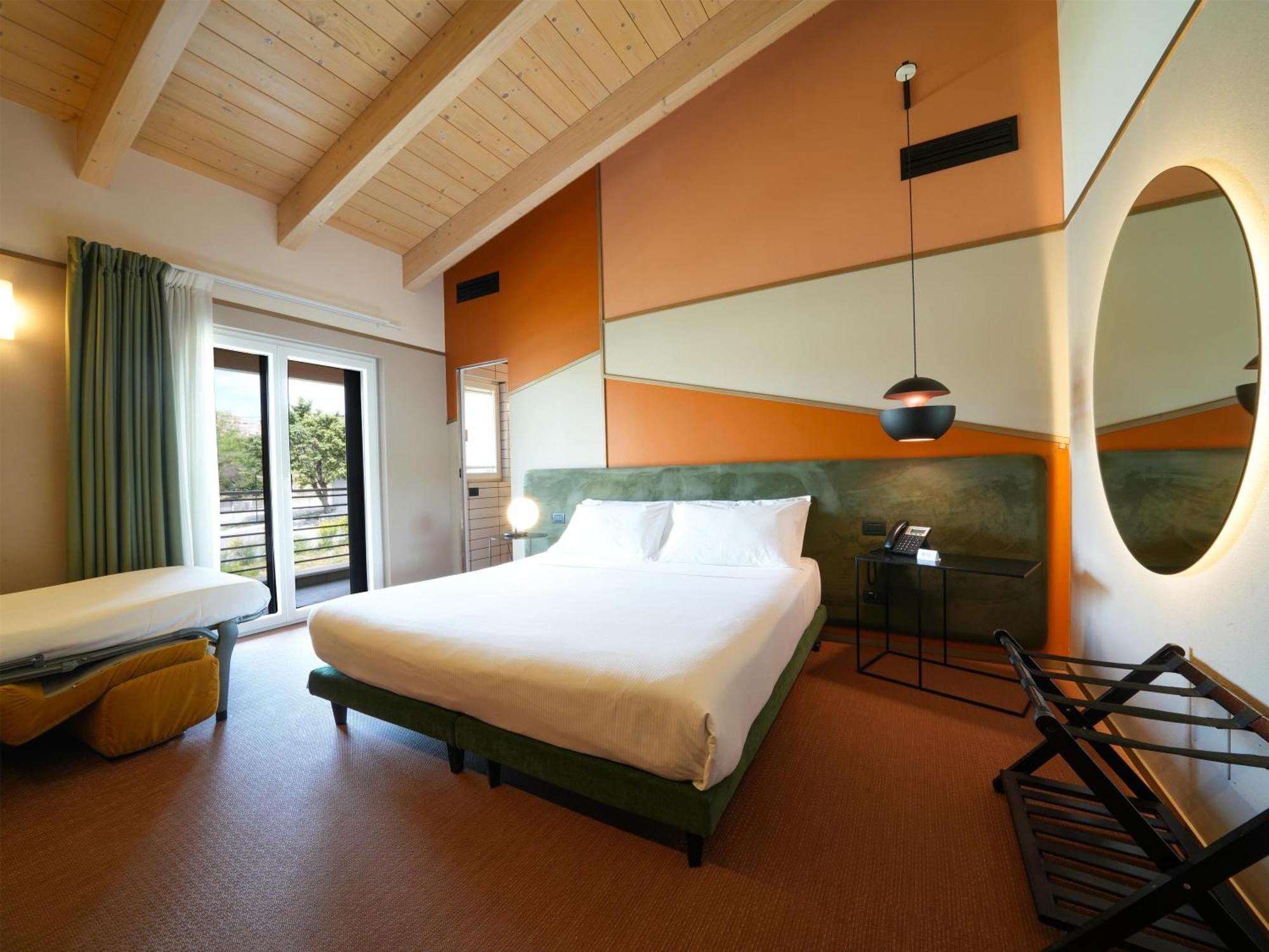 Superior Room One Queen One Single Bed Balcony Non-Smoking