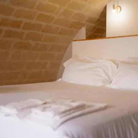 Endea Suite Rooms & Lounge Spa-3